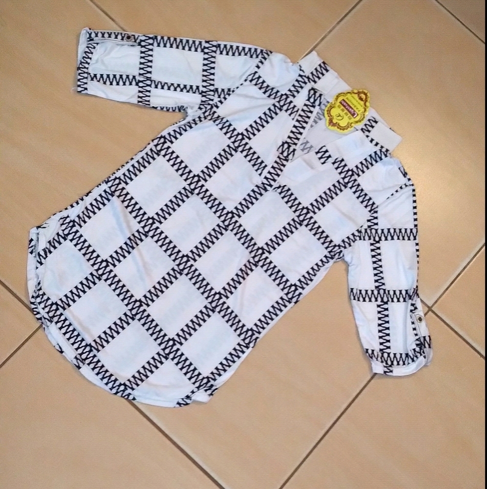Elbow length blouse. White with black square lines